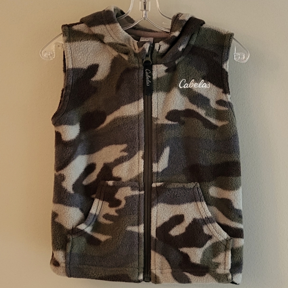 Cabela's camo fleece hooded zip up vest
